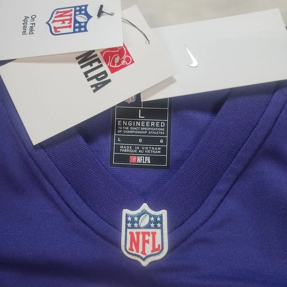 Nike Baltimore Ravens Lamar Jackson Jersey Youth Size Large NEW